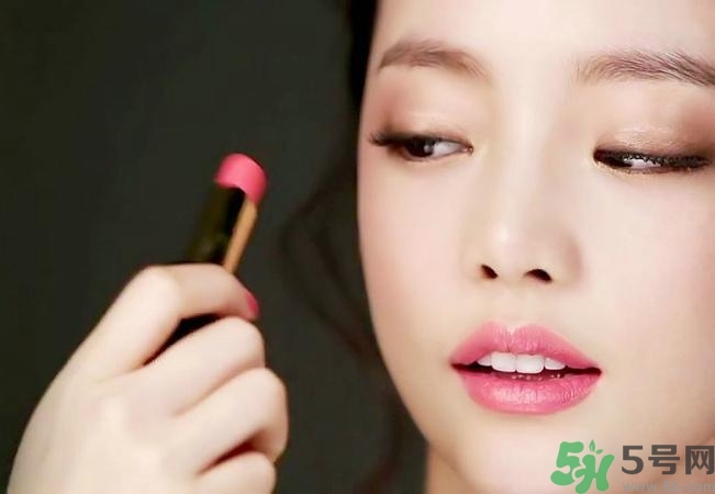 口紅怎么選適合自己的？口紅怎么涂好看？