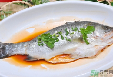 鱸魚和南瓜可以一起吃嗎？鱸魚和南瓜一起吃會中毒嗎？