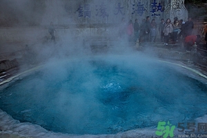 泡溫泉什么季節(jié)最好？泡溫泉的最佳時(shí)間長(zhǎng)度