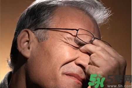 眼睛干澀看東西模糊怎么回事？眼睛干澀看東西模糊怎么辦？