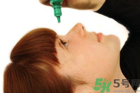 眼睛干澀看東西模糊用什么眼藥水？