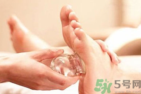 腳底拔罐能去濕氣嗎？腳底拔罐出現(xiàn)青紫正常嗎？