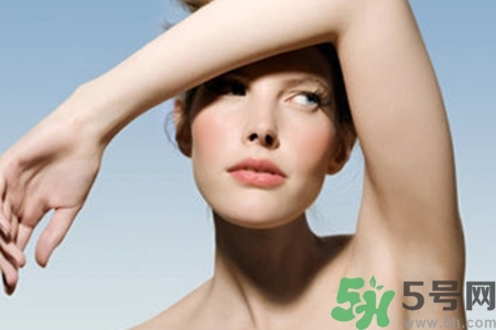 腋毛為什么會(huì)變色？腋毛上有白色附著物怎么回事？