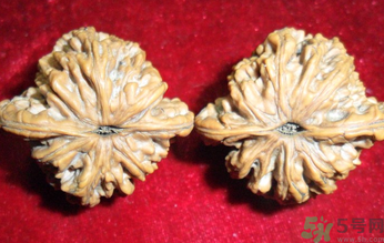 核桃發(fā)霉能吃嗎？發(fā)霉的核桃能吃嗎？