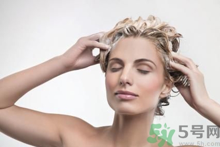 掉頭發(fā)和洗發(fā)水有關(guān)系嗎？掉頭發(fā)用什么洗發(fā)水好？