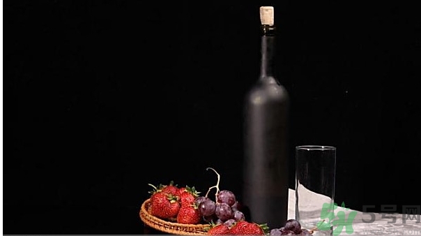 葡萄酒可以用塑料瓶裝嗎？自釀葡萄酒用什么裝比較好？