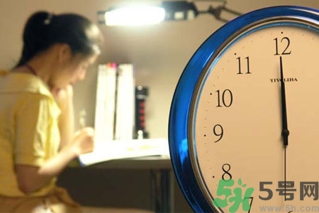 熬夜對青少年有什么影響？熬夜對青少年的危害是什么？