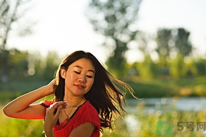 掉頭發(fā)用什么洗發(fā)水最好？掉頭發(fā)用什么洗發(fā)水好？