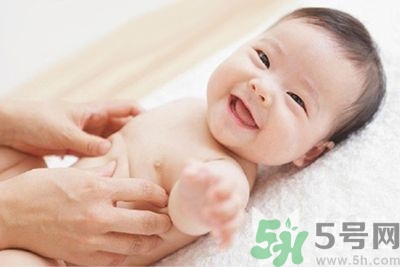 爽身粉什么牌子好？爽身粉和痱子粉的區(qū)別