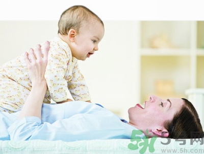 母乳喂養(yǎng)的好處有哪些？母乳喂養(yǎng)怎么知道寶寶吃飽了沒？