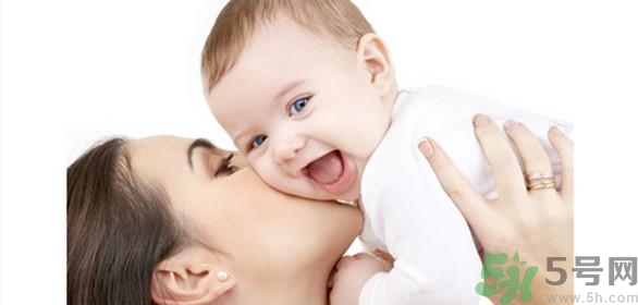母乳喂養(yǎng)的好處有哪些？母乳喂養(yǎng)怎么知道寶寶吃飽了沒？