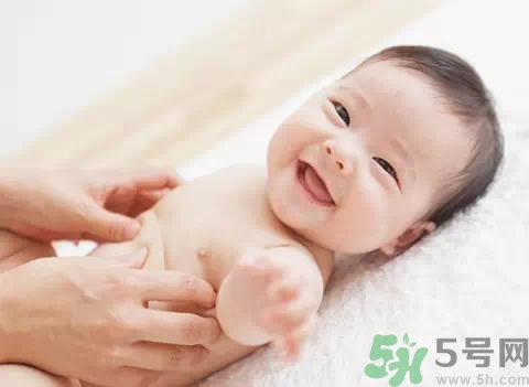 新生兒肚臍眼出血怎么辦？新生兒肚臍脫落會(huì)疼嗎？