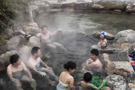 血糖高的人可以泡溫泉嗎？血糖高的人泡溫泉需要注意什么？