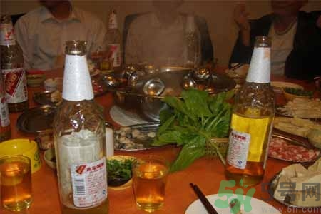 吃火鍋喝啤酒會胖嗎？吃火鍋喝啤酒胖了怎么辦？