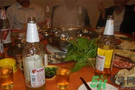 吃火鍋能喝啤酒嗎？吃火鍋喝啤酒對(duì)身體好嗎？