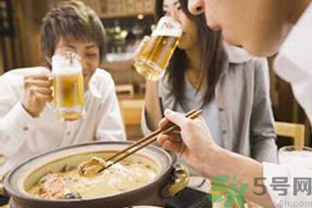 吃火鍋能喝啤酒嗎？吃火鍋喝啤酒對(duì)身體好嗎？