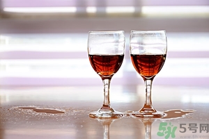 紅酒有沉淀物還能喝嗎,紅酒的沉淀物有影響嗎？