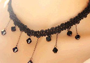choker項(xiàng)鏈怎么搭配衣服？choker蕾絲項(xiàng)鏈搭配