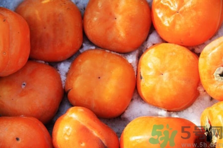 凍柿子一天吃幾個合適？經(jīng)常吃凍柿子對身體有什么影響？