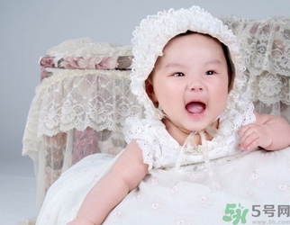 寶寶睡覺翻來覆去是怎么回事？寶寶睡覺喜歡亂動怎么辦？