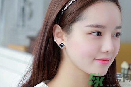 激光打耳洞疼嗎？激光打耳洞會(huì)打歪嗎？