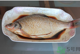 鯽魚死了還能吃嗎？死鯽魚能吃嗎？