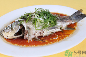 鯽魚死了一夜能吃嗎？鯽魚死了一天能吃嗎？