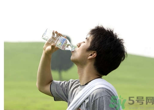 多喝水皮膚會(huì)變好嗎？喝多少水皮膚會(huì)變好？
