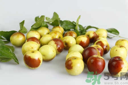 冬棗為什么用開水泡過會(huì)變紅？燙過的冬棗還能吃嗎？