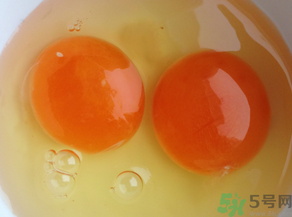 雞蛋黃發(fā)紅是怎么回事？雞蛋黃發(fā)紅可以吃嗎？