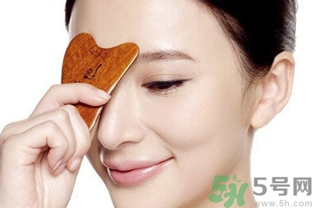 自己在家能面部刮痧嗎？在家怎樣做面部刮痧？