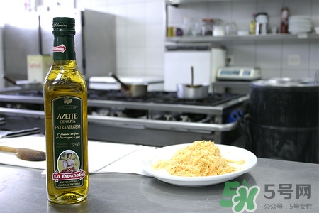 橄欖油過(guò)期了還能食用嗎?橄欖油過(guò)期一年還能吃嗎