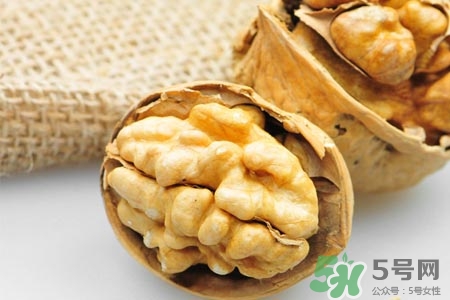 吃核桃能治療脫發(fā)嗎？脫發(fā)吃核桃有用嗎？