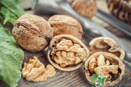 吃核桃能治療脫發(fā)嗎？脫發(fā)吃核桃有用嗎？