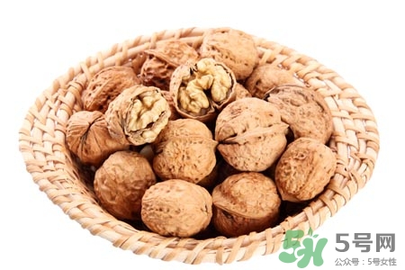 吃核桃可以喝茶嗎？吃核桃喝茶會中毒嗎？