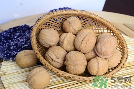 晚上吃核桃會胖嗎？核桃吃多了會變胖嗎？