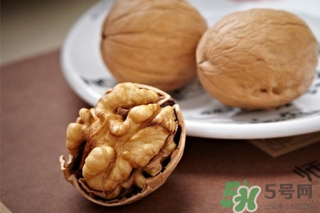 晚上吃核桃會胖嗎？核桃吃多了會變胖嗎？