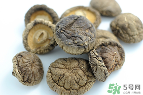 干香菇和鮮香菇的區(qū)別？干香菇和鮮香菇哪個好？