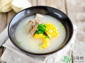 排骨湯為什么是白色的？排骨湯怎么熬成乳白色的？
