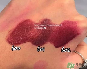 阿瑪尼小胖丁唇釉哪個色最火？阿瑪尼小胖丁唇釉保留了紅管的哪個色？