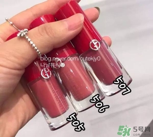 阿瑪尼小胖丁唇釉哪個色最火？阿瑪尼小胖丁唇釉保留了紅管的哪個色？