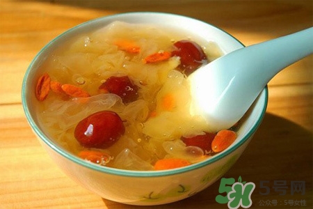 銀耳紅棗湯怎么做最正宗好吃？銀耳紅棗湯怎么做補(bǔ)血養(yǎng)顏？