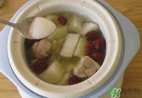 雞肉可以和白蘿卜一起燉湯嗎？雞肉和白蘿卜能一起吃嗎？