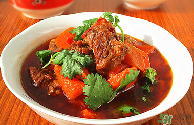 牛肉可以和胡蘿卜一起吃嗎？牛肉和胡蘿卜能一起吃嗎？