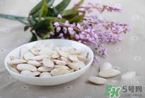 南瓜子和葵花籽哪個(gè)好？南瓜子和葵花籽區(qū)別？