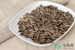 南瓜子和葵花籽哪個(gè)好？南瓜子和葵花籽區(qū)別？