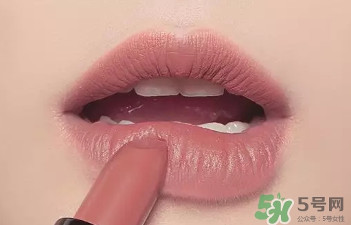 吃土色口紅適合什么膚色？吃土色口紅妝容