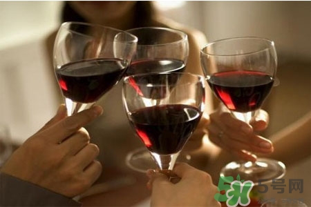 喝白酒后怎么解酒？喝白酒后吃什么解酒最有效？