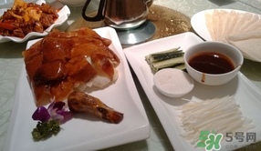 北京烤鴨怎么吃？北京烤鴨怎么吃圖解