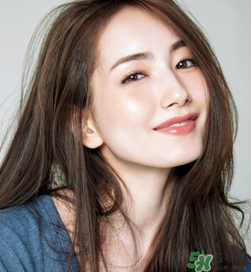 磚紅色口紅配什么妝容？磚紅色口紅適合什么妝？